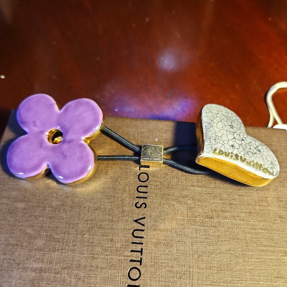 Rare Auth LOUIS VUITTON Stephen Sprouse White Stone Enamel Heart Floral Hair Tie